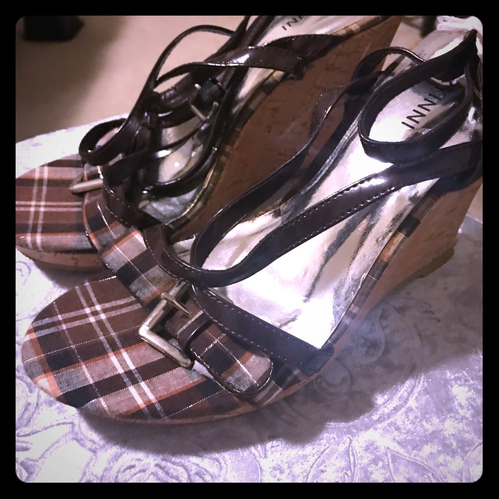 2/$15 Bertini Brown Plain Wedges
